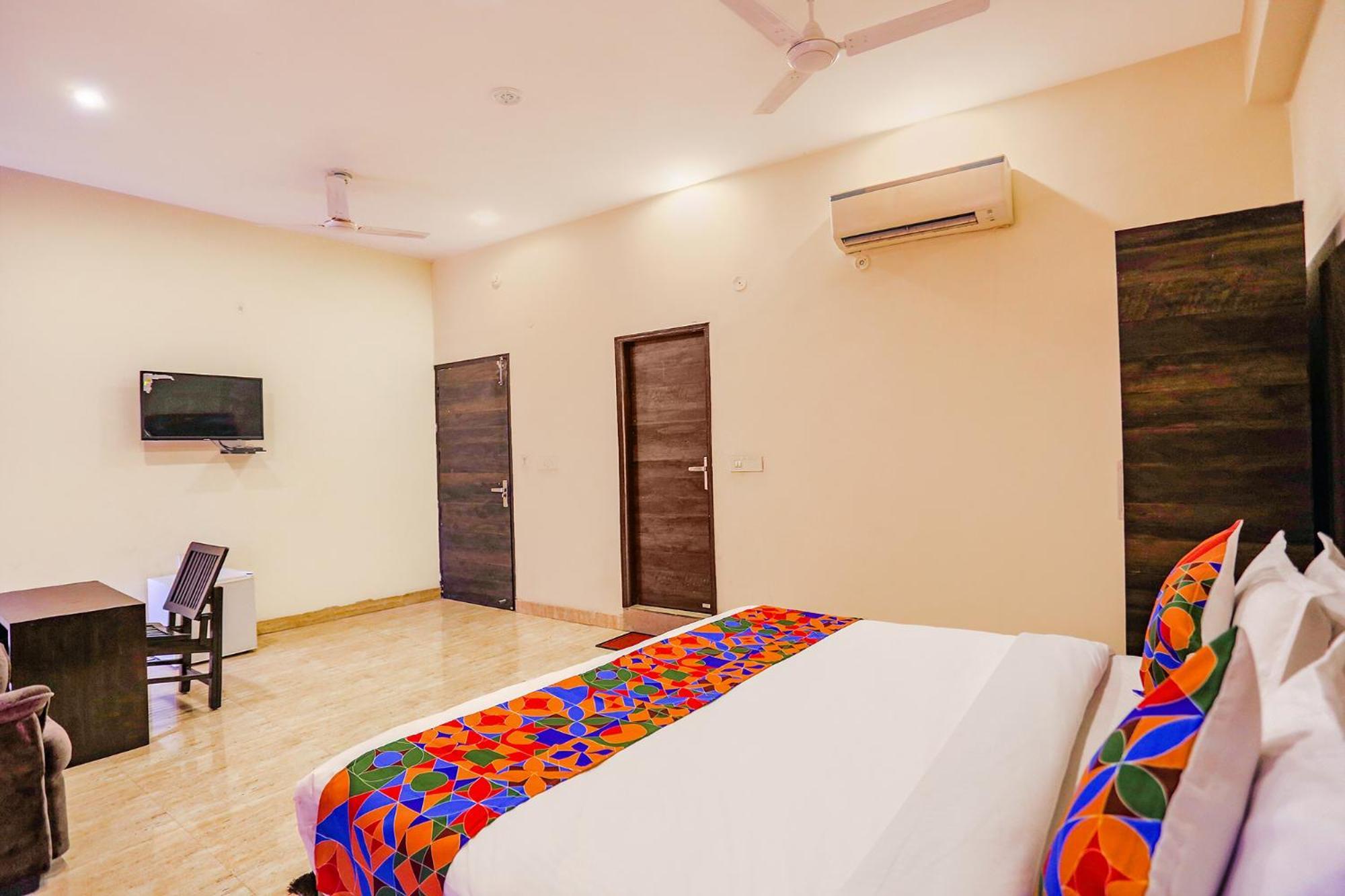 Hotel Fabhotel The Kiara New Delhi