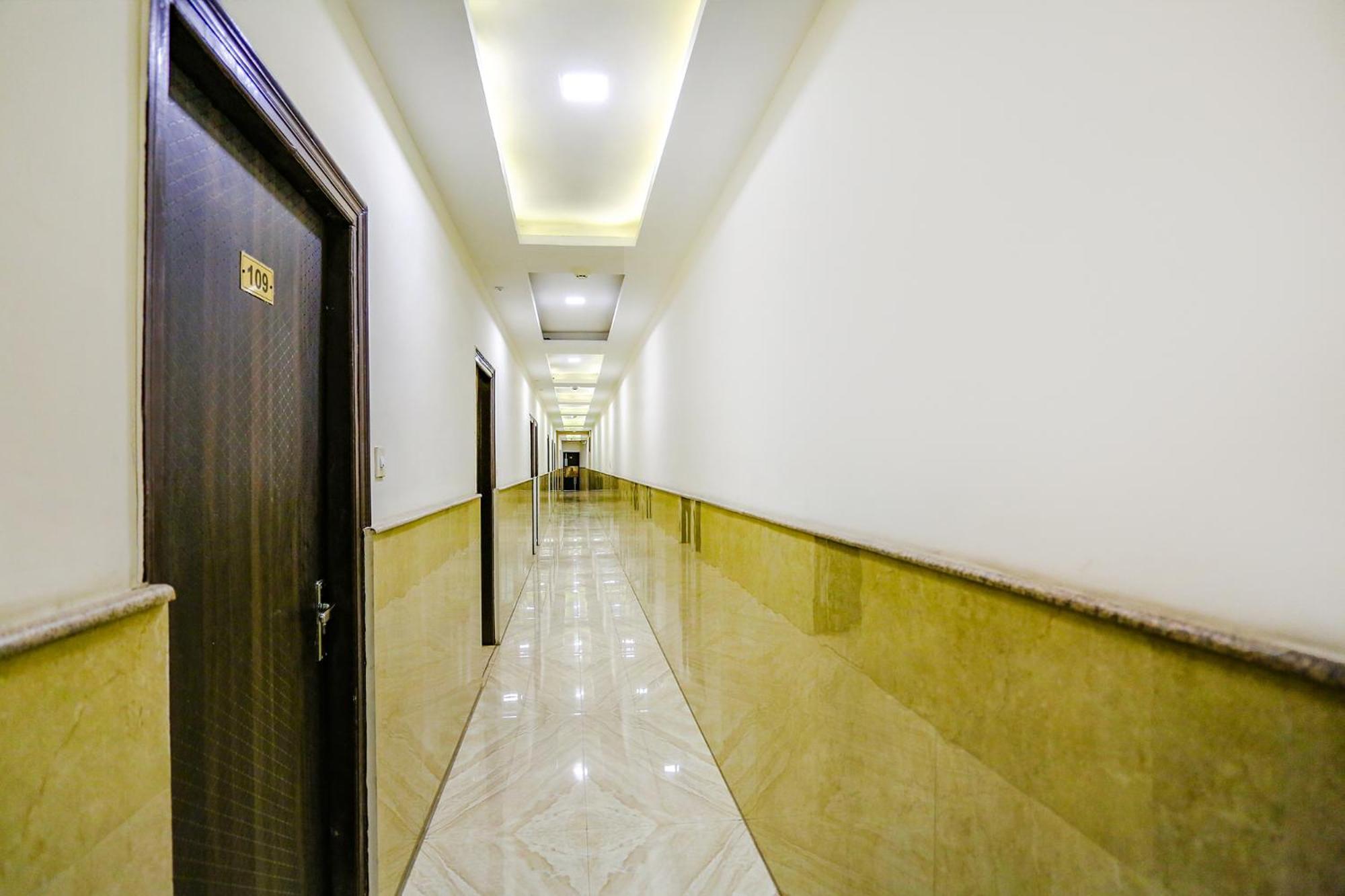 Fabhotel The Kiara 3* New Delhi